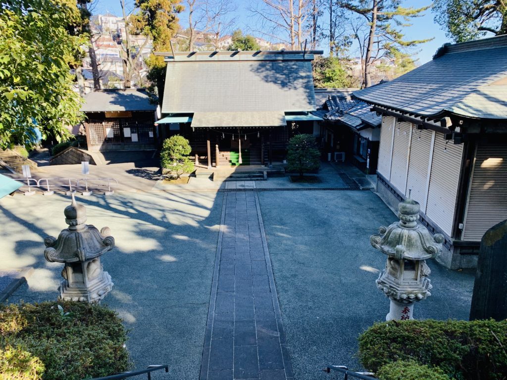 細山神明社を見下ろす