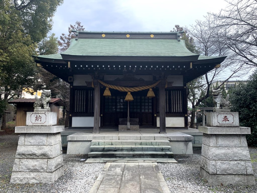 坂之下天神社拝殿前