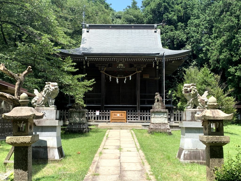 加治神社・境内