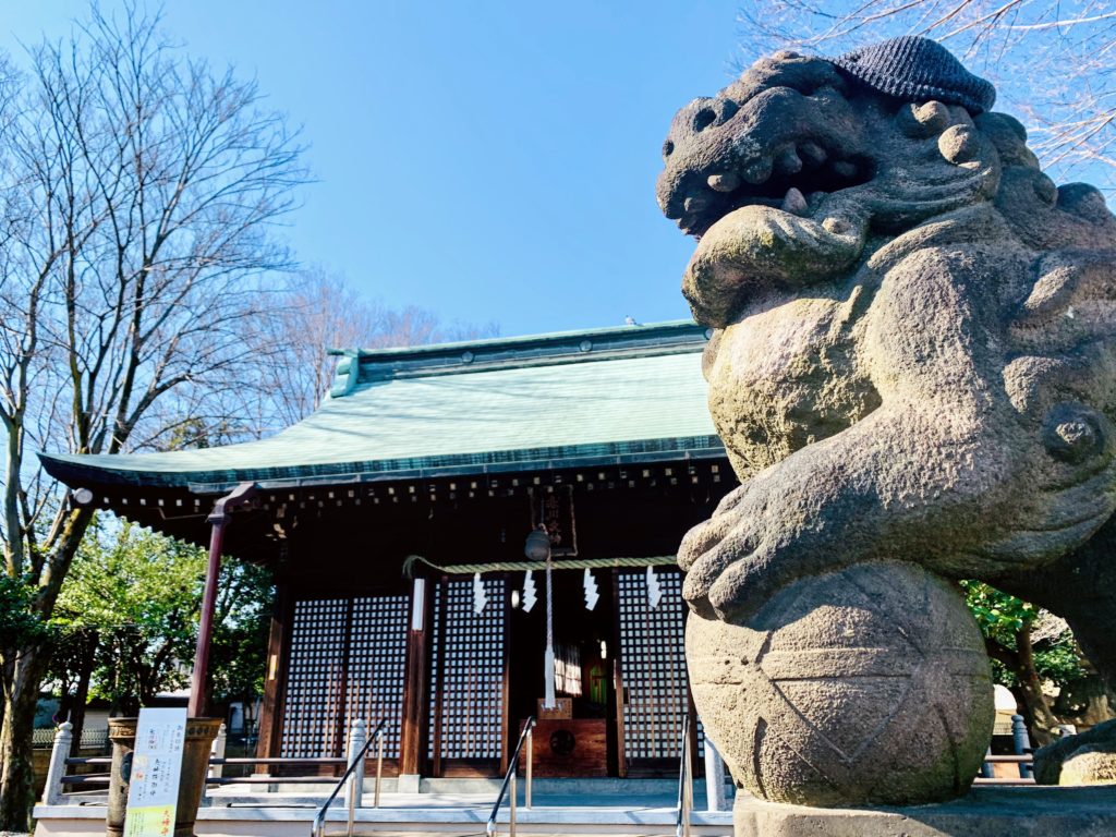 新曽氷川神社拝殿と狛犬