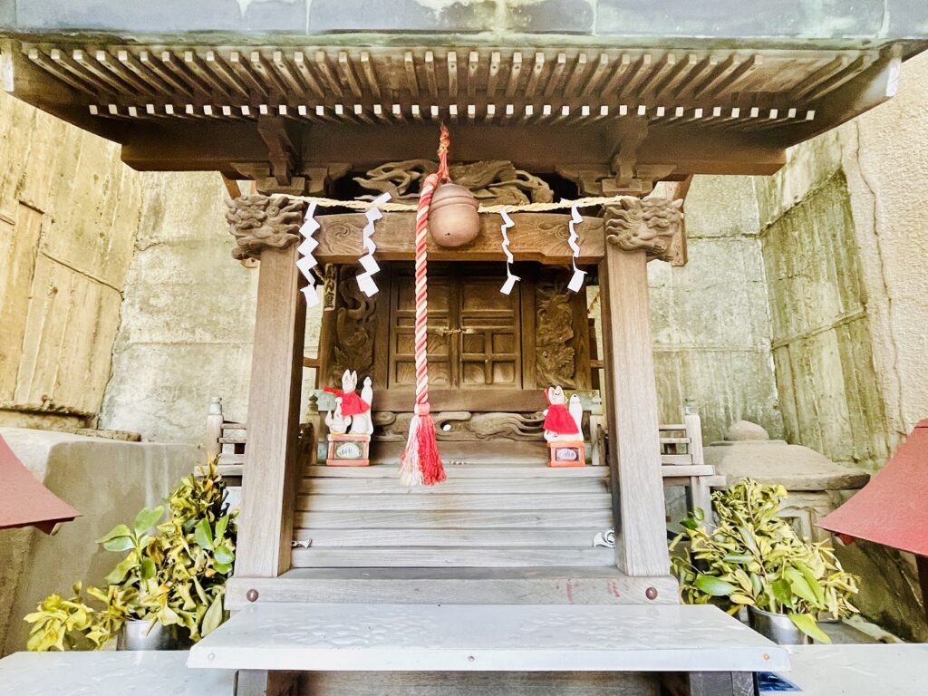 弦巻稲荷神社の拝殿