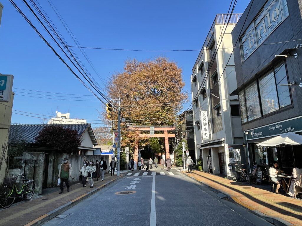 赤城神社の鳥居への道