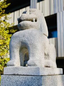 赤城神社・阿形の狛犬。