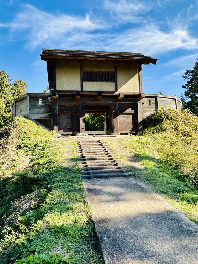 箕輪城跡の「郭馬出西虎口門」